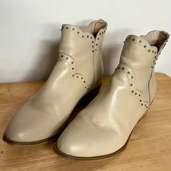 Nine West Leather Cream Ankle Boots with Micro Studs size 6M - Picture 5 of 9